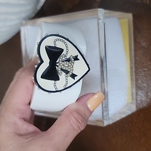 ❤️❤️ CHANEL 💯 AUTHENTHIC2006 Valentine resin Bracelet Cuffwith imposing Heart!!